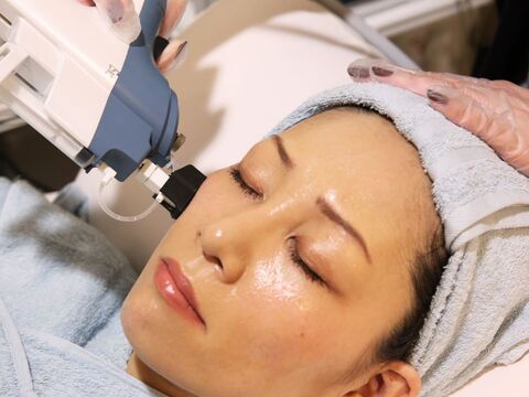 ヒト幹細胞美容液導入フェイシャル ヒト幹細胞美容液導入フェイシャル