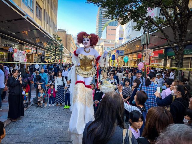 Oska!（足長道化師）　超絶！ザ・スゴ技ショー　ハロウィンスペシャルDAY　