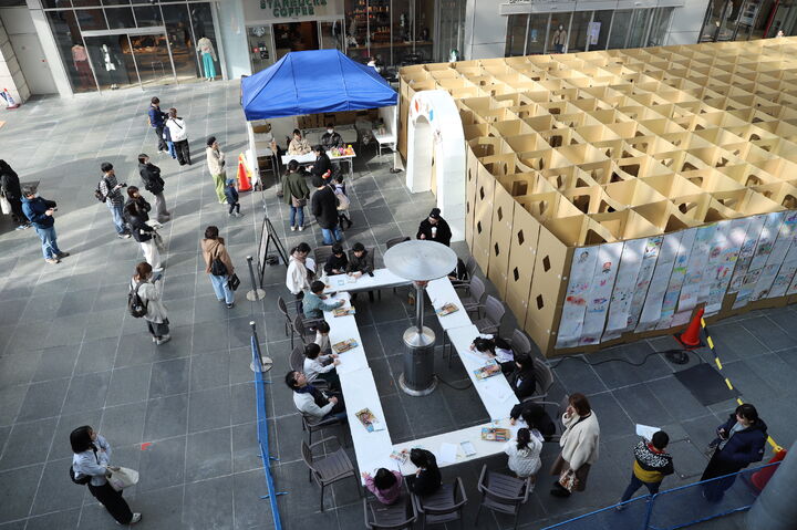 ダンボールめいろでみつけた『画伯の卵たち展』